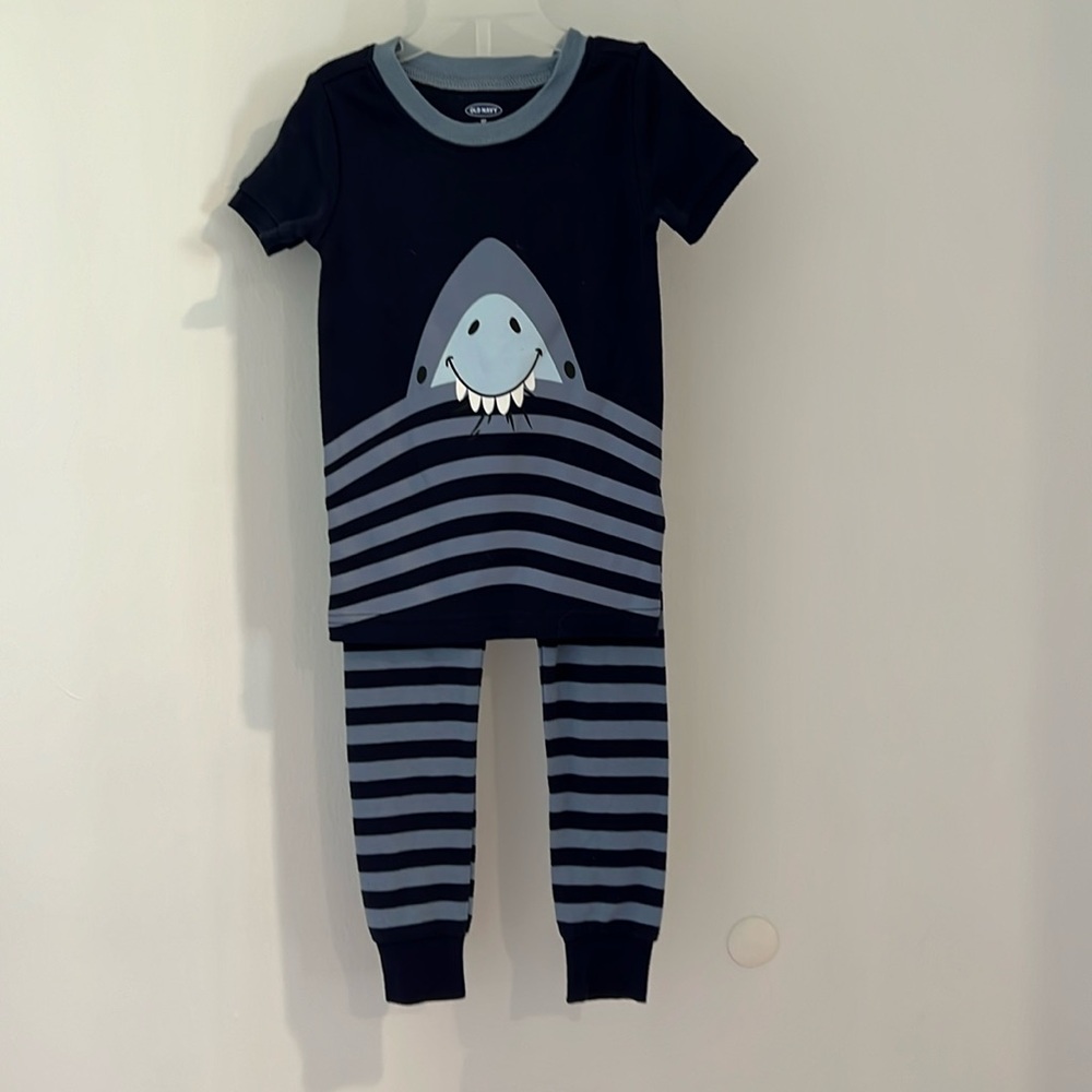 Old navy shark PJs size 3T
